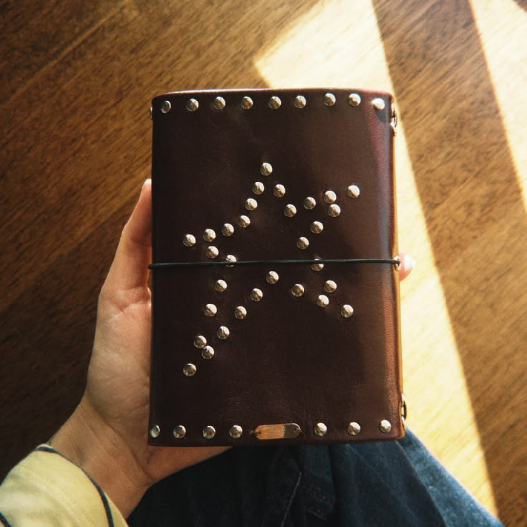 Atelier: Personnalisez votre carnet en cuir ✨