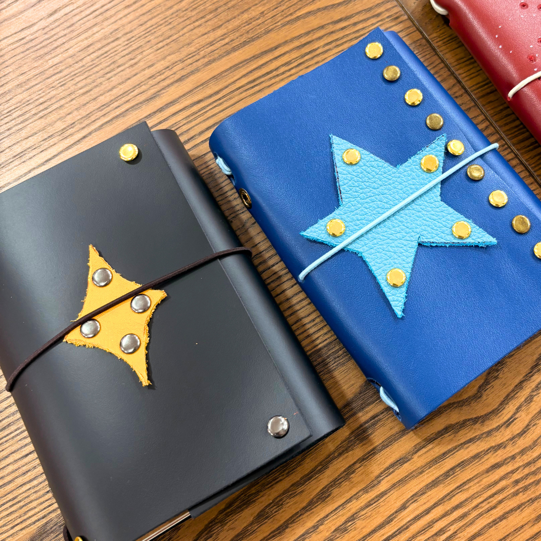 Atelier: Personnalisez votre carnet en cuir ✨